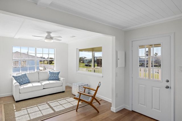 3903 2nd Street, Galveston, TX 77554