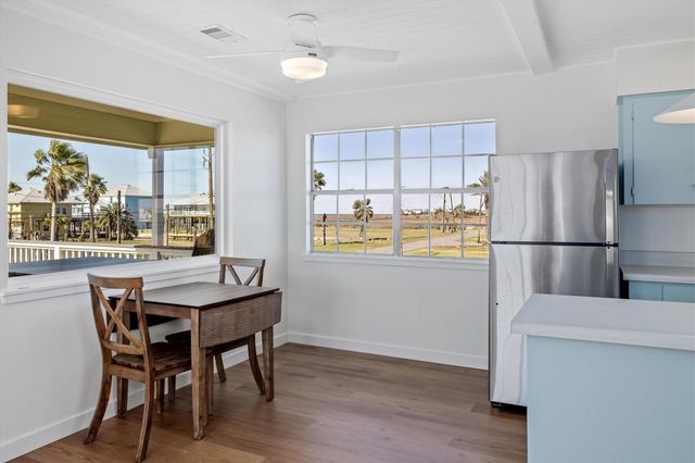 3903 2nd Street, Galveston, TX 77554
