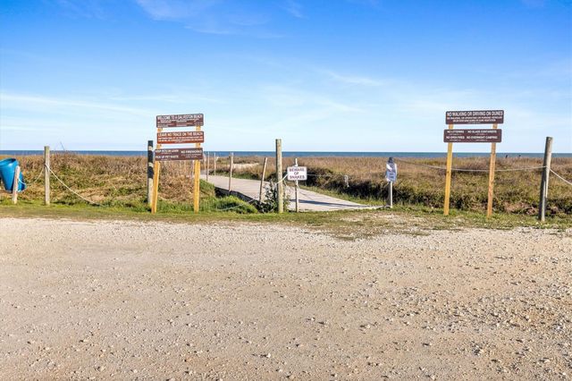 3903 2nd Street, Galveston, TX 77554