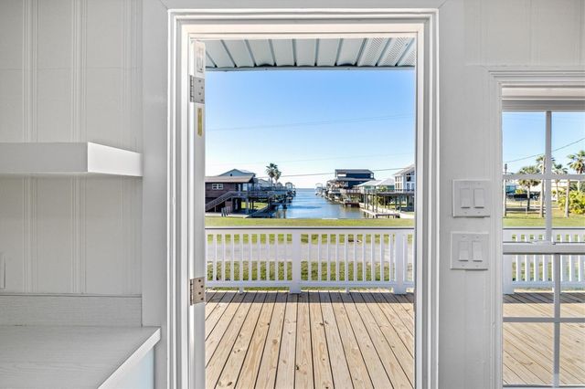 3903 2nd Street, Galveston, TX 77554