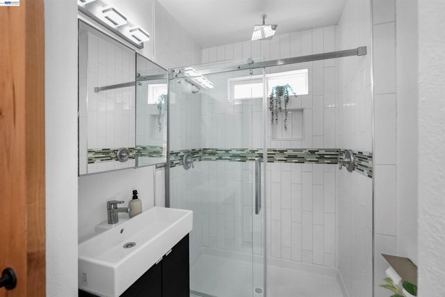 542 Adams St, Albany, CA 94706
