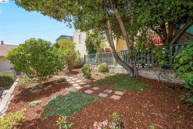 542 Adams St, Albany, CA 94706