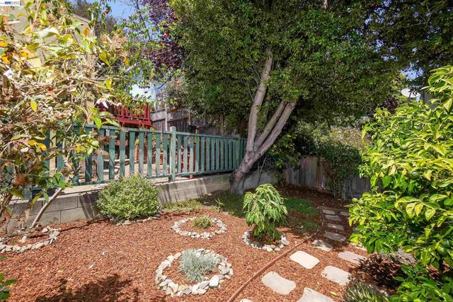 542 Adams St, Albany, CA 94706