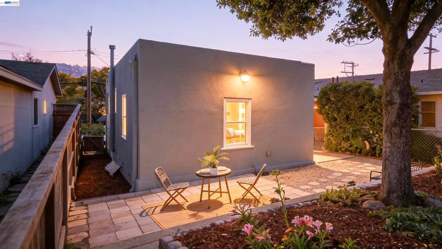 542 Adams St, Albany, CA 94706