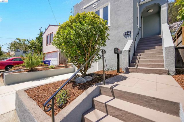 542 Adams St, Albany, CA 94706