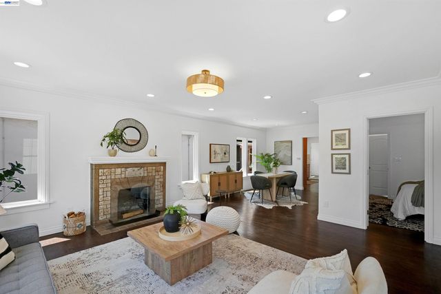 542 Adams St, Albany, CA 94706