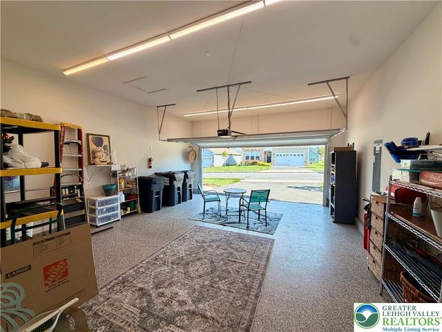 7951 Schaefer Crst, Upper Macungie Twp, PA 18031