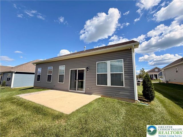7951 Schaefer Crst, Upper Macungie Twp, PA 18031