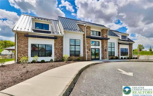 7951 Schaefer Crst, Upper Macungie Twp, PA 18031