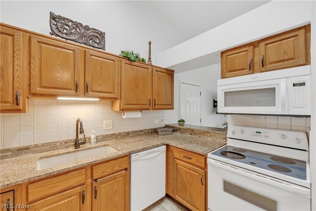 35255 Greenwich Avenue, North Ridgeville, OH 44039