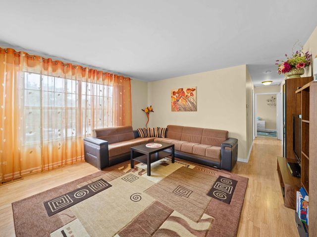 80 Maplewood Drive, Vernon Hills, IL 60061