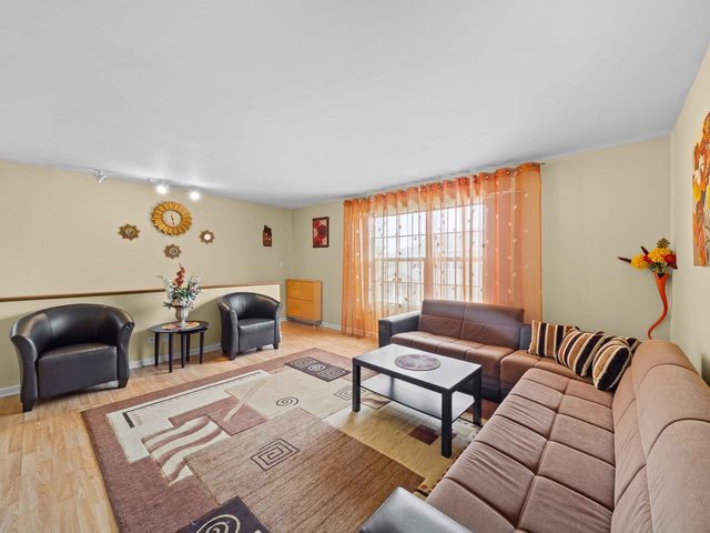 80 Maplewood Drive, Vernon Hills, IL 60061
