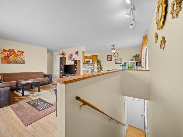 80 Maplewood Drive, Vernon Hills, IL 60061