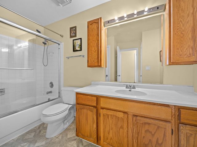 80 Maplewood Drive, Vernon Hills, IL 60061