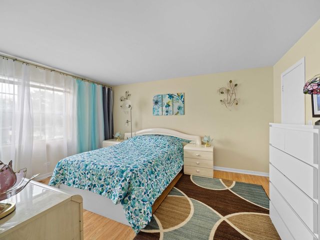 80 Maplewood Drive, Vernon Hills, IL 60061