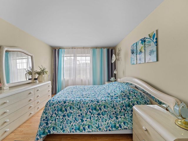 80 Maplewood Drive, Vernon Hills, IL 60061