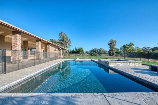 14209 Academy Oaks Ln, Clovis, CA 93619