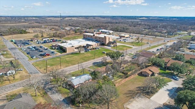 509 Lipscomb Street, Bonham, TX 75418