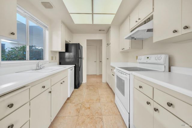 331 Pythian Rd, Santa Rosa, CA 95409