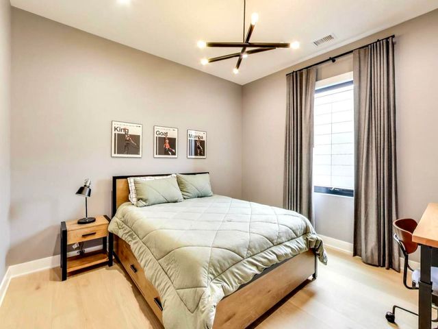 6 N Carpenter Street 5B, Chicago, IL 60607