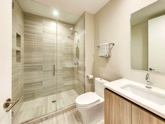 6 N Carpenter Street 5B, Chicago, IL 60607