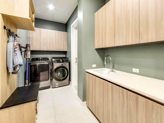 6 N Carpenter Street 5B, Chicago, IL 60607