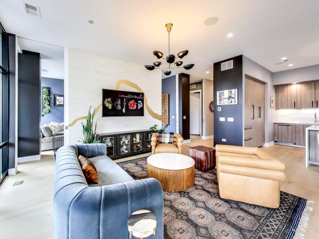 6 N Carpenter Street 5B, Chicago, IL 60607