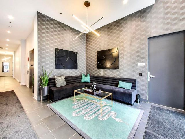 6 N Carpenter Street 5B, Chicago, IL 60607