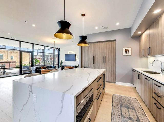 6 N Carpenter Street 5B, Chicago, IL 60607