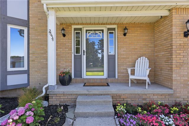 2654 Kenneth Court, Wheatfield, NY 14304