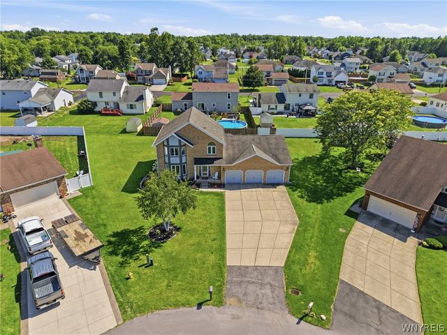 2654 Kenneth Court, Wheatfield, NY 14304