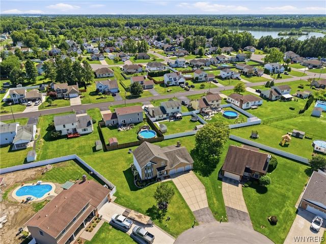 2654 Kenneth Court, Wheatfield, NY 14304