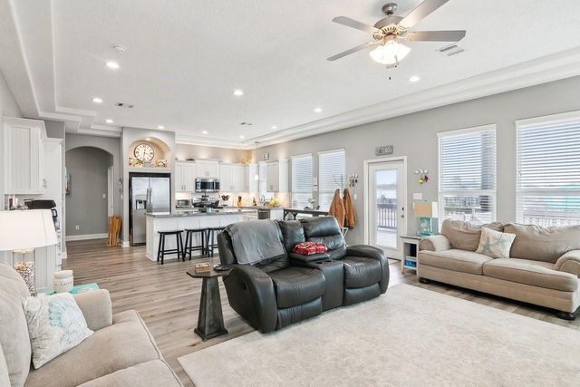 945 Gulfview Drive, Crystal Beach, TX 77650