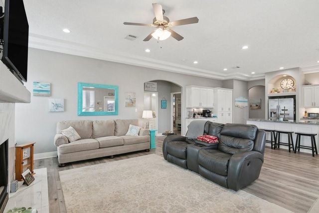 945 Gulfview Drive, Crystal Beach, TX 77650