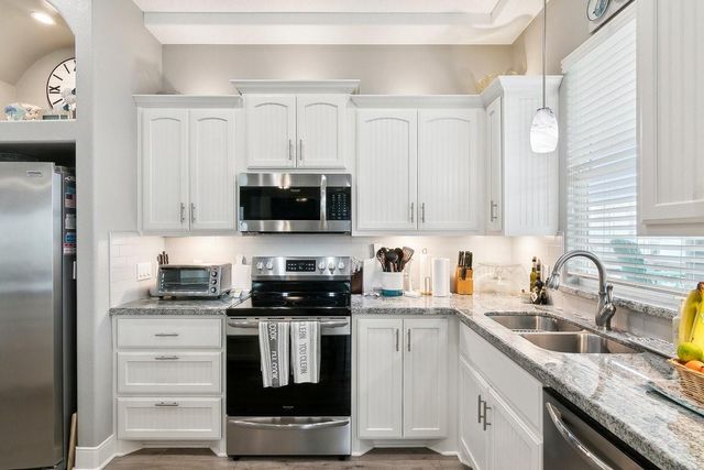 945 Gulfview Drive, Crystal Beach, TX 77650