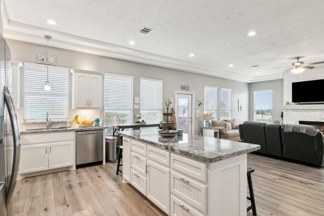 945 Gulfview Drive, Crystal Beach, TX 77650