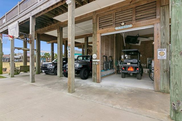 945 Gulfview Drive, Crystal Beach, TX 77650