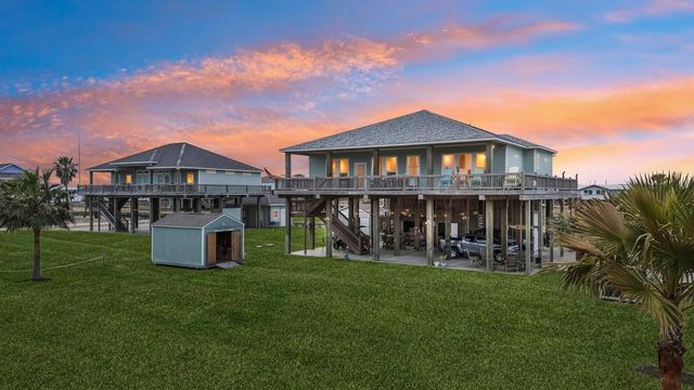 945 Gulfview Drive, Crystal Beach, TX 77650