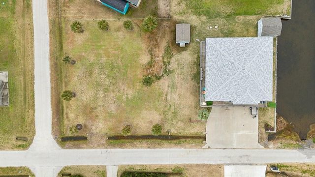 945 Gulfview Drive, Crystal Beach, TX 77650