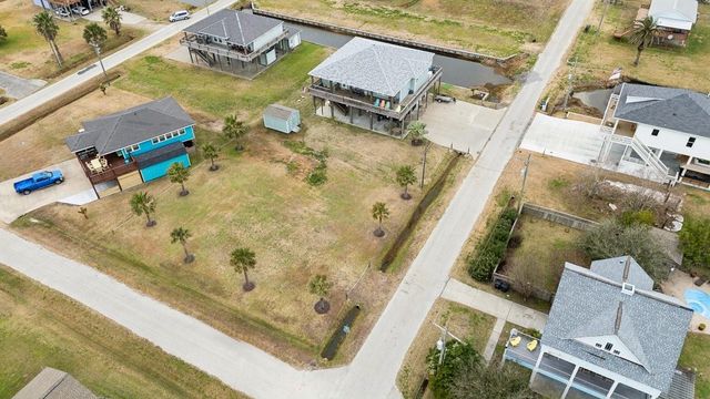 945 Gulfview Drive, Crystal Beach, TX 77650