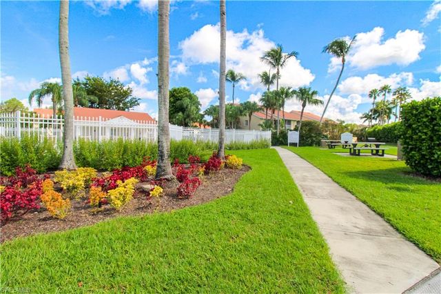 7794 Emerald CIR A-102, Naples, FL 34109