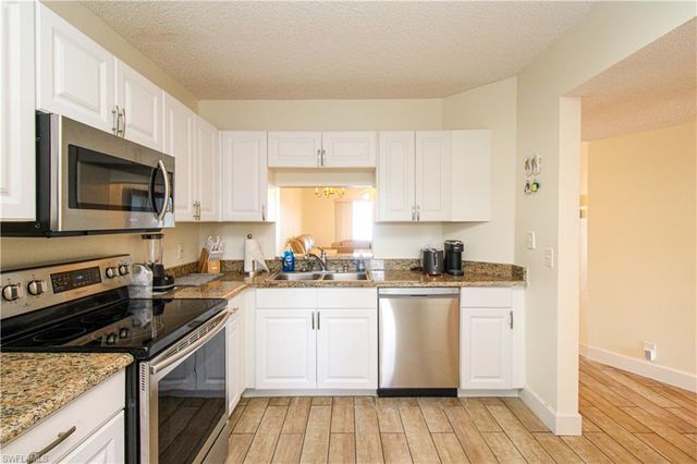 7794 Emerald CIR A-102, Naples, FL 34109