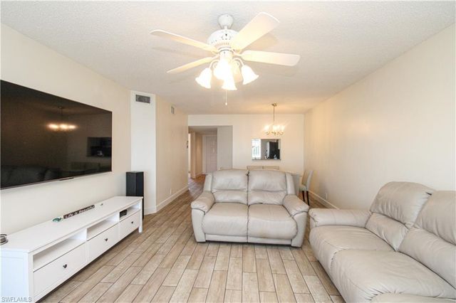 7794 Emerald CIR A-102, Naples, FL 34109