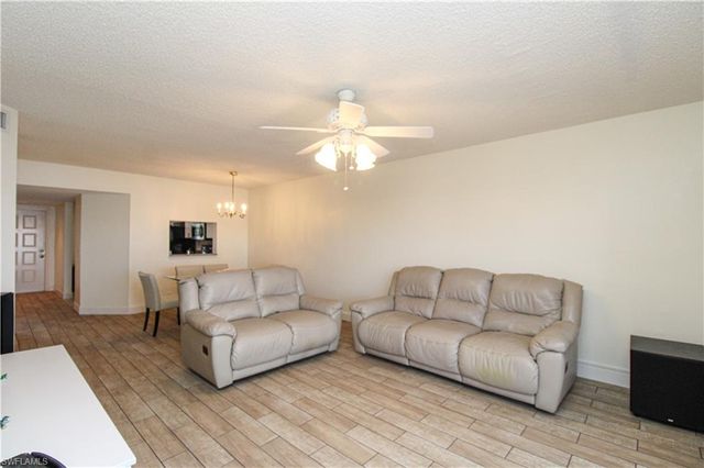 7794 Emerald CIR A-102, Naples, FL 34109