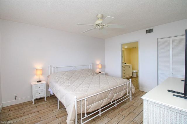 7794 Emerald CIR A-102, Naples, FL 34109