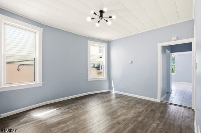 295 Old Bergen Rd, Jersey City, NJ 07305