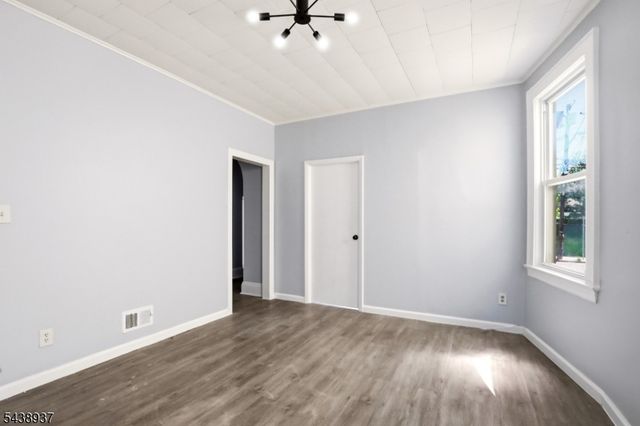295 Old Bergen Rd, Jersey City, NJ 07305