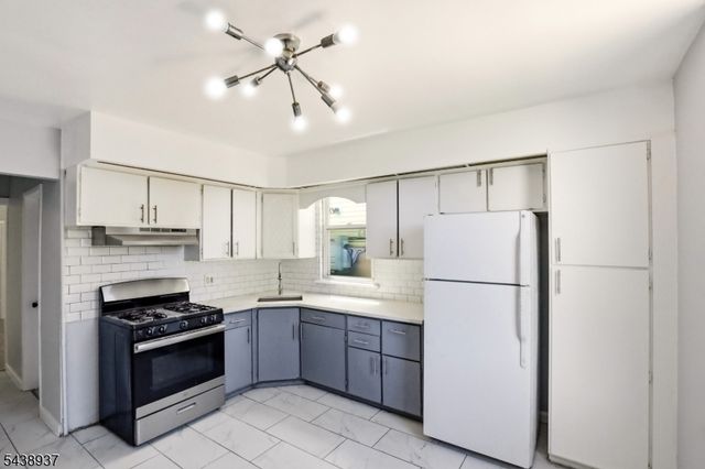 295 Old Bergen Rd, Jersey City, NJ 07305