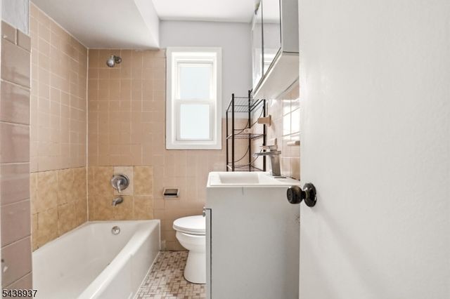 295 Old Bergen Rd, Jersey City, NJ 07305