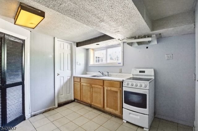 295 Old Bergen Rd, Jersey City, NJ 07305